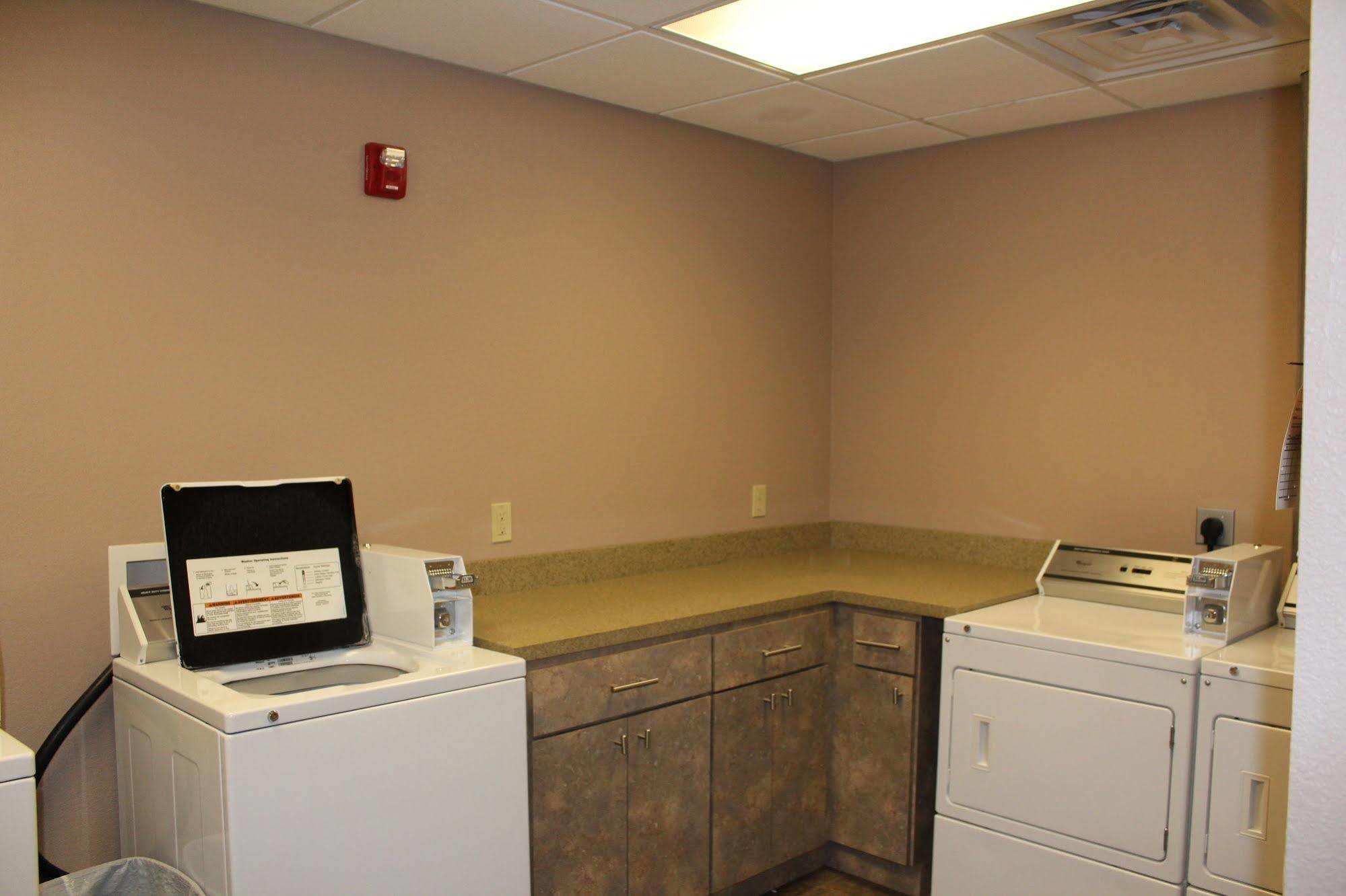 Bell'S Extended Stay And Suites Saint Robert Luaran gambar